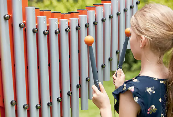 Hank Play er her for å introdusere barns perkusjonsinstrumenter